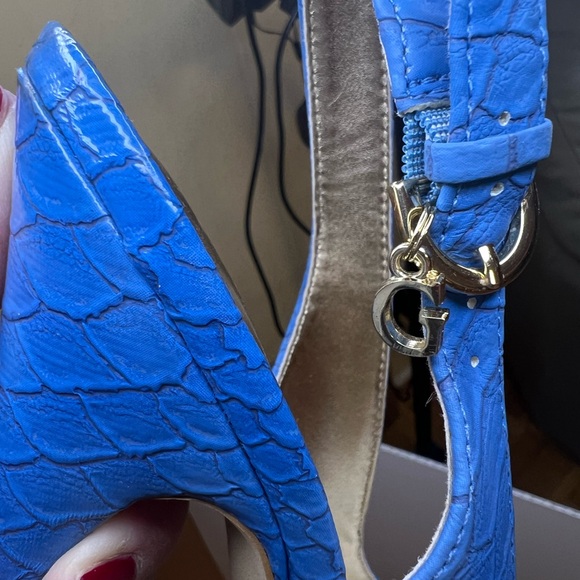 Woman’s Guess platforms blue with gold stripes pre loved LIKE NEW🔥🔥🔥FREE 🚚 - Picture 5 of 17